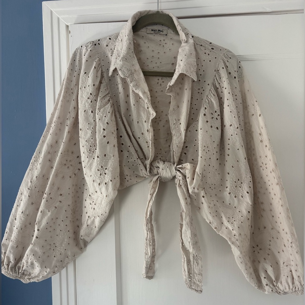 Meo Meli Cream Eyelet Tie-Front Blouse Size Small - Picture 2 of 10